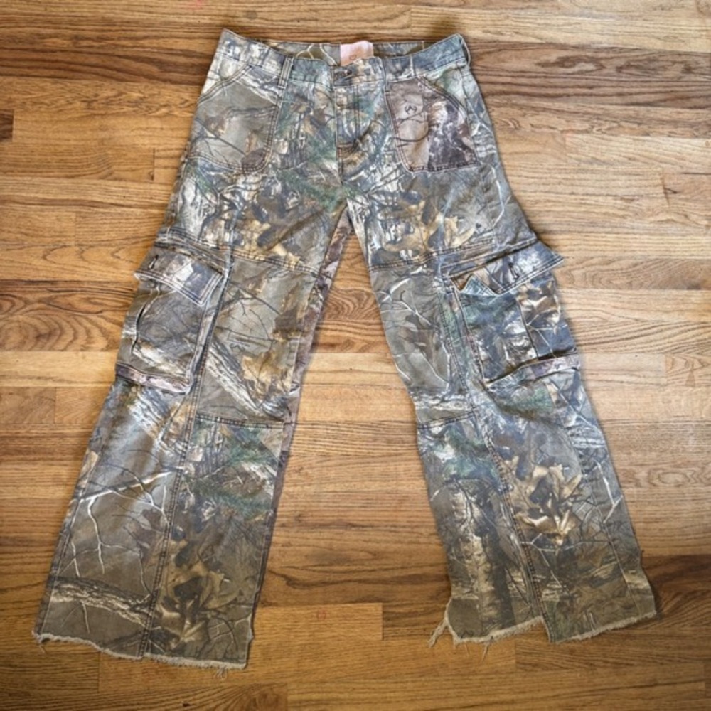 Women’s Wide Leg Cargo Pants in Camouflage
